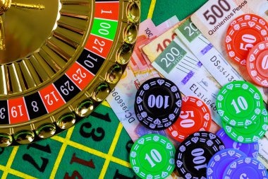 Live dealer welcoming players in number games studio